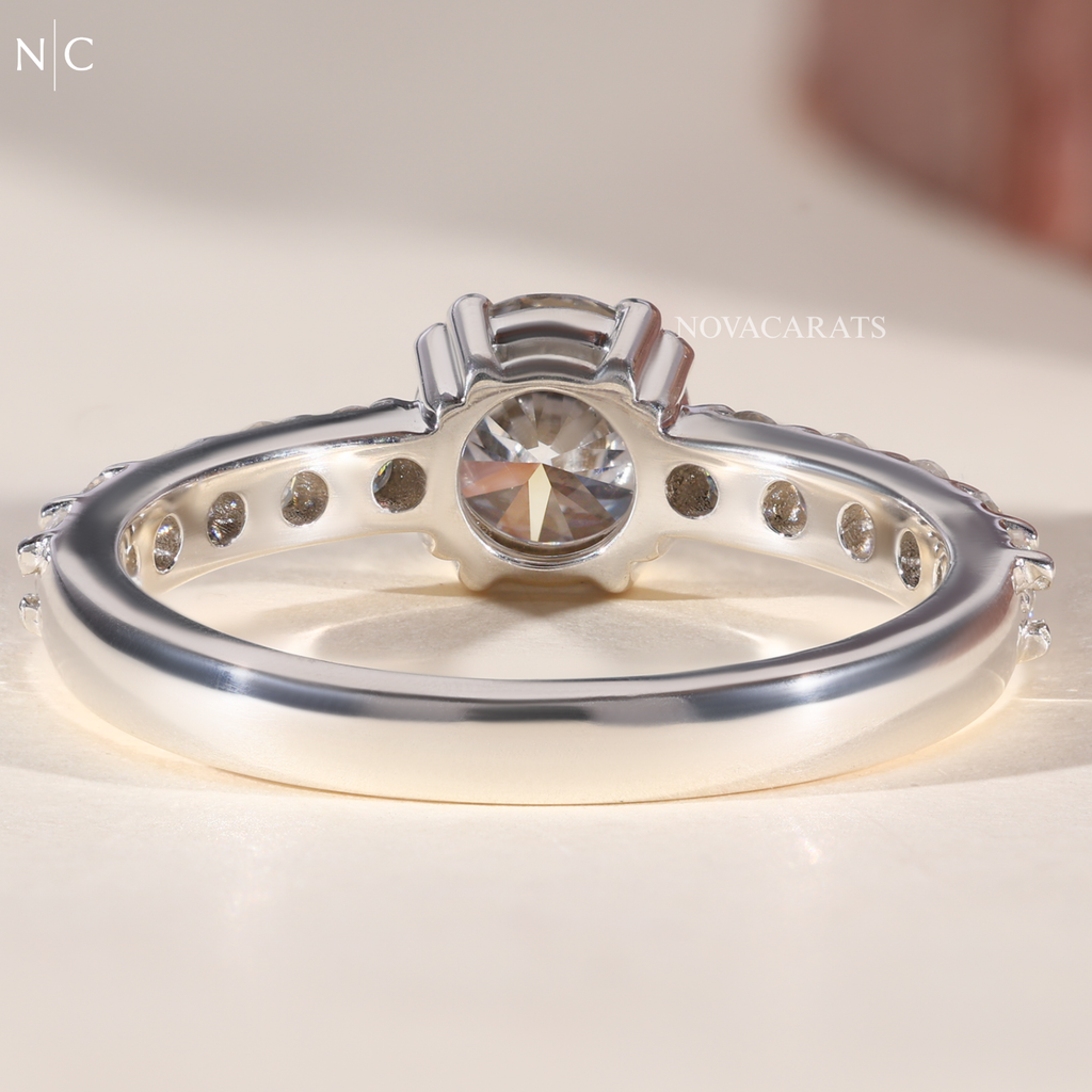 Round Cut Classic Engagement Ring