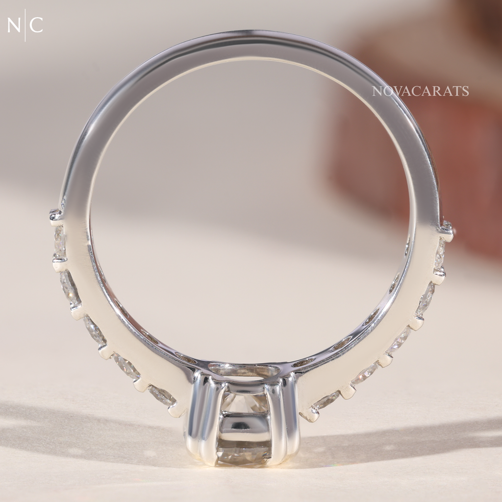 Round Cut Classic Engagement Ring