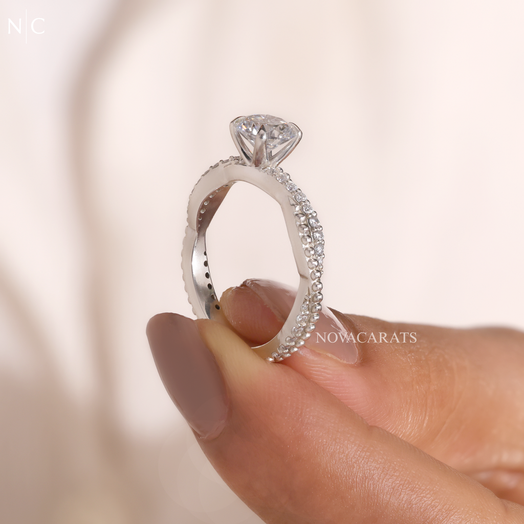 Round Cut Classic Engagement Ring