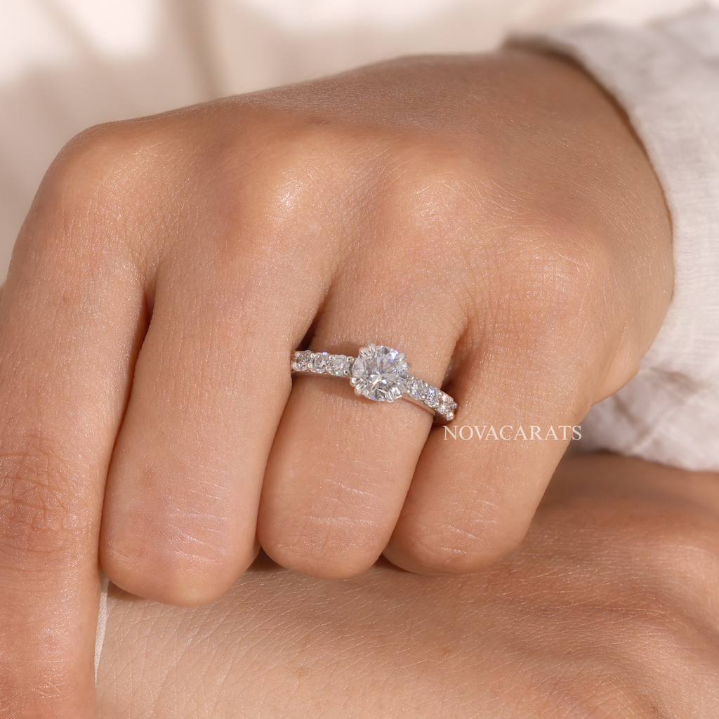 Round Cut Classic Engagement Ring